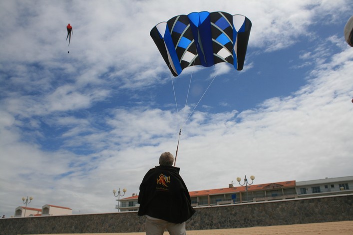 Notre Dame Kite Festival, France, 7-10 July 2011 - 11not07img056.jpg