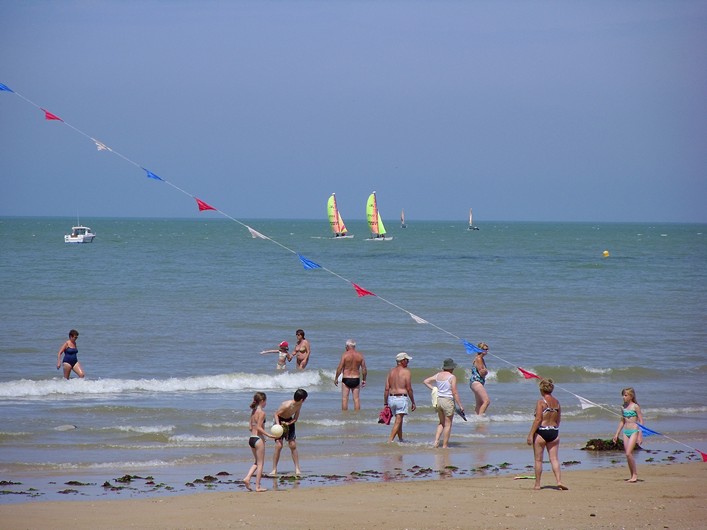 Notre Dame Kite Festival, France, 7-10 July 2011 - 11not11img020.jpg